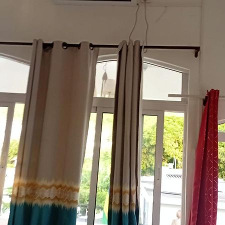Cheerful 1 Bed Vacation Home With Tours & Facilities 라 골레트 외부 사진
